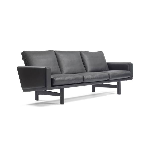Hans J. Wegner Getama GE-236 Sofa